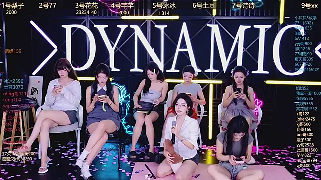 美女NEW-girl520在线直播