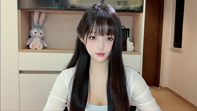 美女StelllllllaLou在线直播