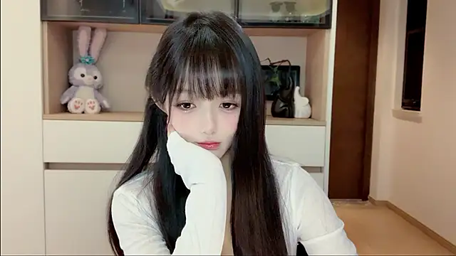 美女StelllllllaLou在线直播