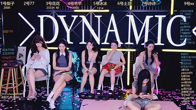 美女NEW-girl520在线直播
