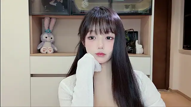 美女StelllllllaLou在线直播