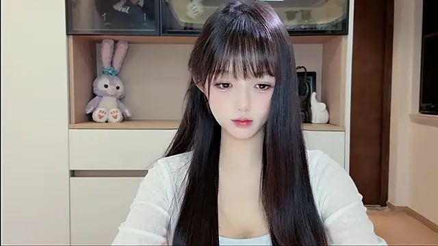 美女StelllllllaLou在线直播
