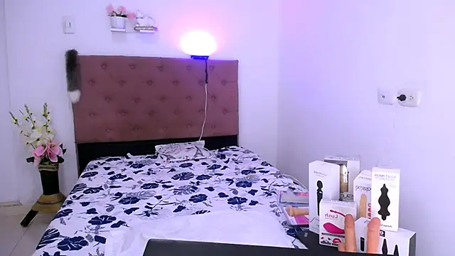 laura_candy02's Webcam Show