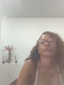 BustyMilf_'s Webcam Show
