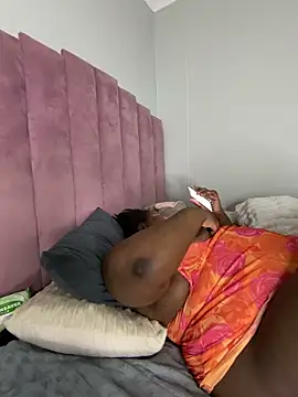MissLola27's Webcam Show