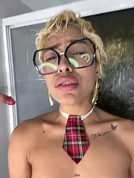 MystiqueXXX's Webcam Show