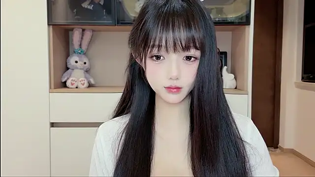 美女StelllllllaLou在线直播