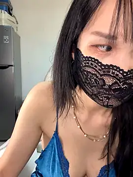 美女twlilybae在线直播