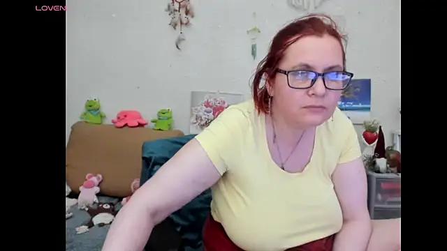 PlayfullMature webcam