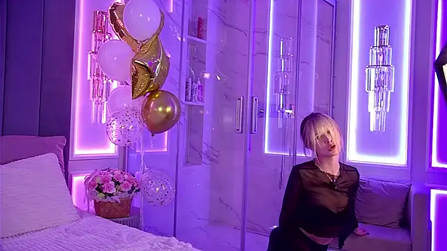 BellaSecrett's Webcam Show
