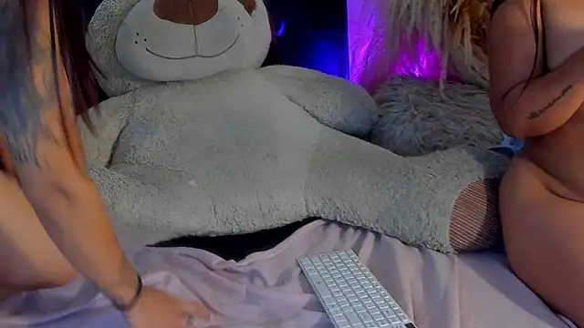 AlexandraAndKatty's Webcam Show