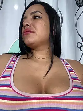 Sexymoom32's Webcam Show