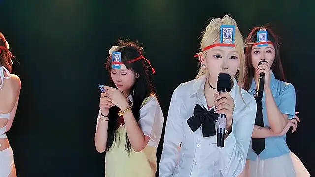 美女cqyyds001在线直播