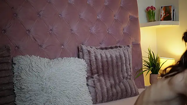 MaiaMini's Webcam Show