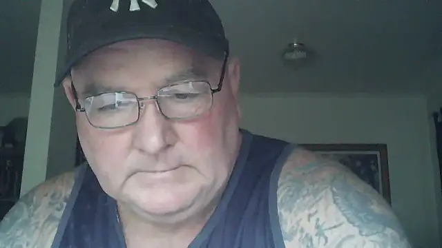 BLUEYEDBEAR69's Webcam Show