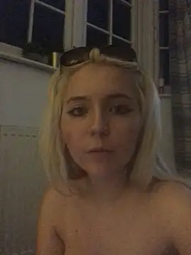 Blondie_Sofia_Essexbabe's Webcam Show