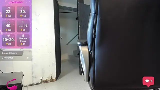 DalayMoore Live Sex Cams