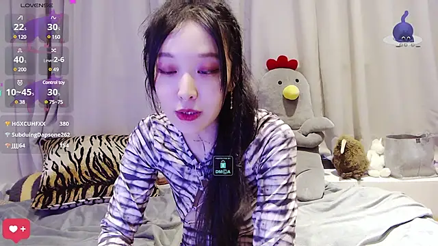 美女Etherealcat33在线直播