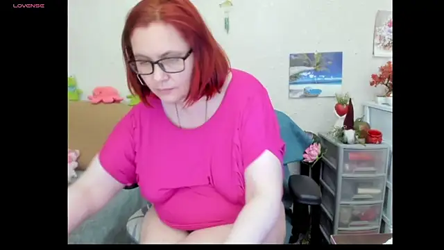 PlayfullMature webcam