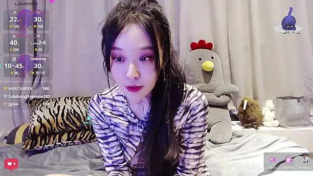 美女Etherealcat33在线直播