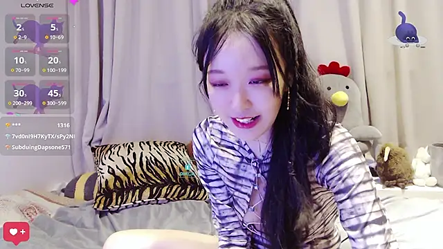 美女Etherealcat33在线直播