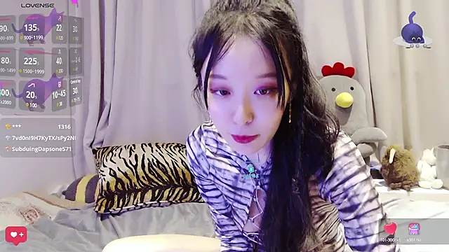 美女Etherealcat33在线直播