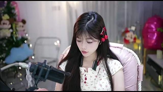 美女MinnieMoney在线直播