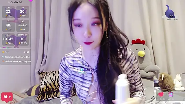 美女Etherealcat33在线直播