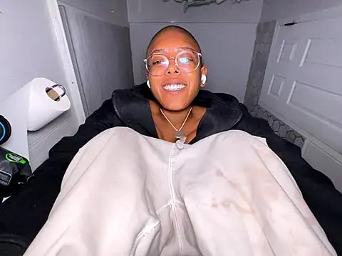 aliasyourfav's Webcam Show