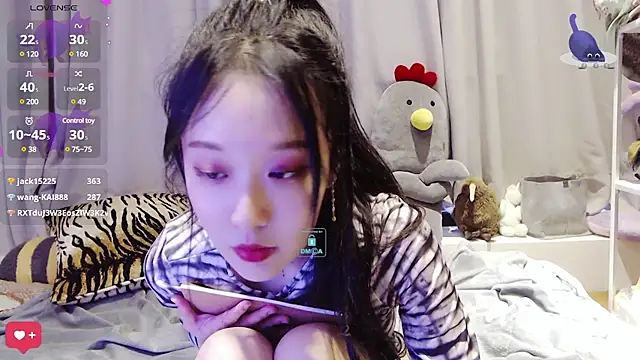 美女Etherealcat33在线直播