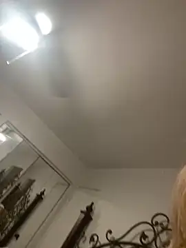 crystal132's Webcam Show