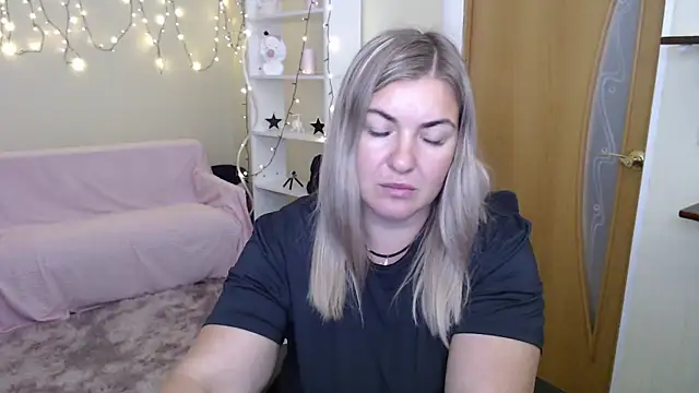 NikaSkylink Webcam show