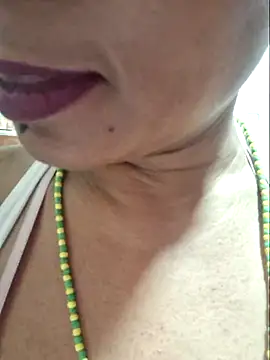 gatadeojosclaros' Webcam Show