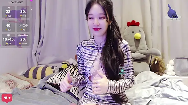 美女Etherealcat33在线直播