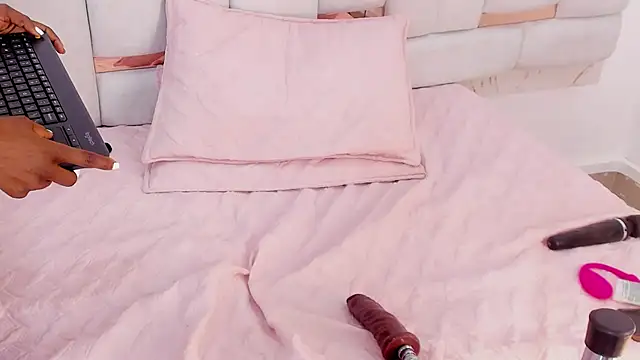 celeste_smmith_'s Webcam Show