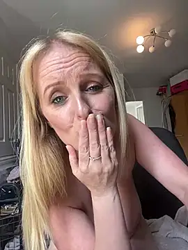 Mistress-LillyRose's Webcam Show