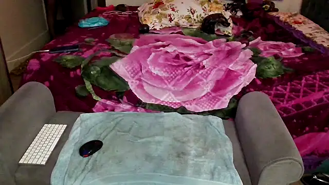 YasmineMinaj's Live XXX Chat