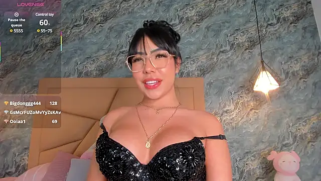 _Hollywood_1's Live Chat Room