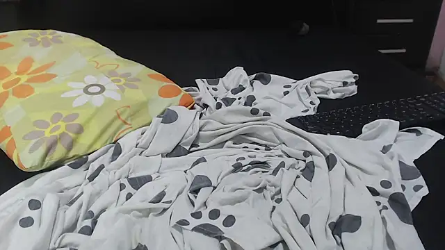 Kittywhiteass Live Sex Cams