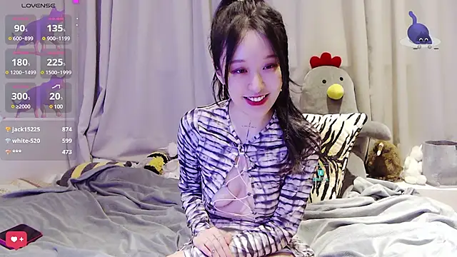 美女Etherealcat33在线直播