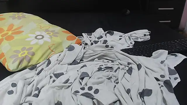 Kittywhiteass Live Sex Cams