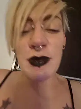 PinkTheHawk's Webcam Show
