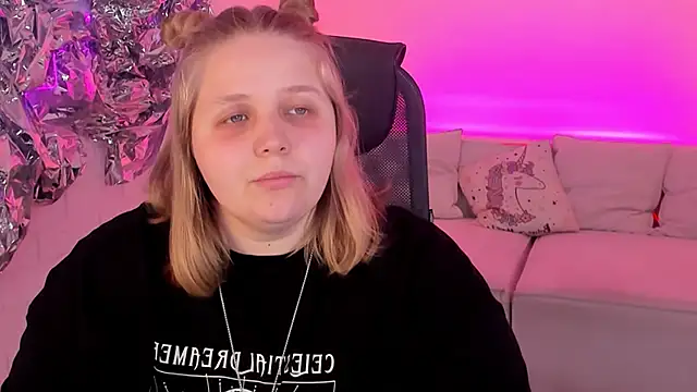 SladaDeew Live Sex Cams