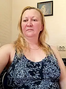 blondyaguar's Live Chat Room