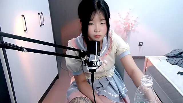 美女qiaoqiao-baby在线直播