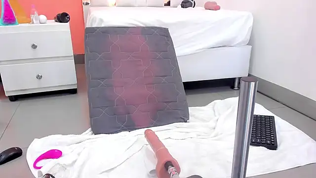 natasha_sexy69's Webcam Show