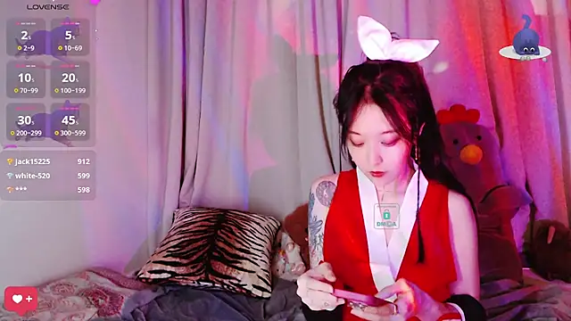 美女Etherealcat33在线直播