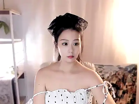 美女lumi65在线直播