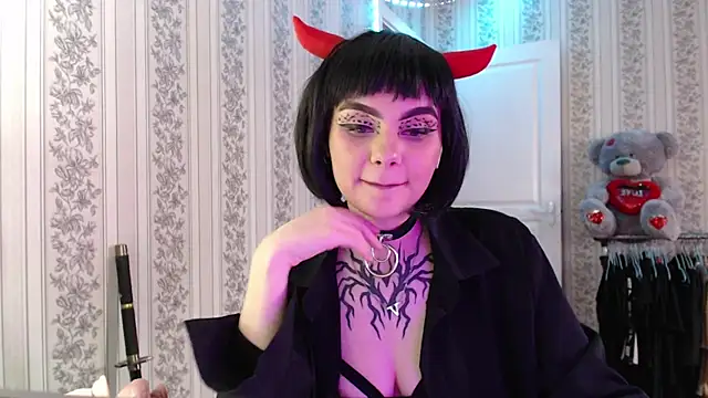 IntrigueYourDay's Webcam Show