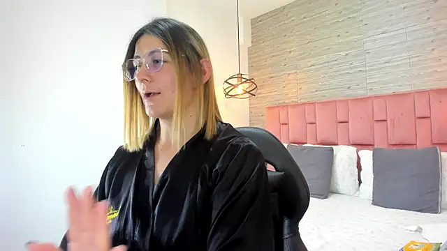 SarahDeyvis' Webcam Show